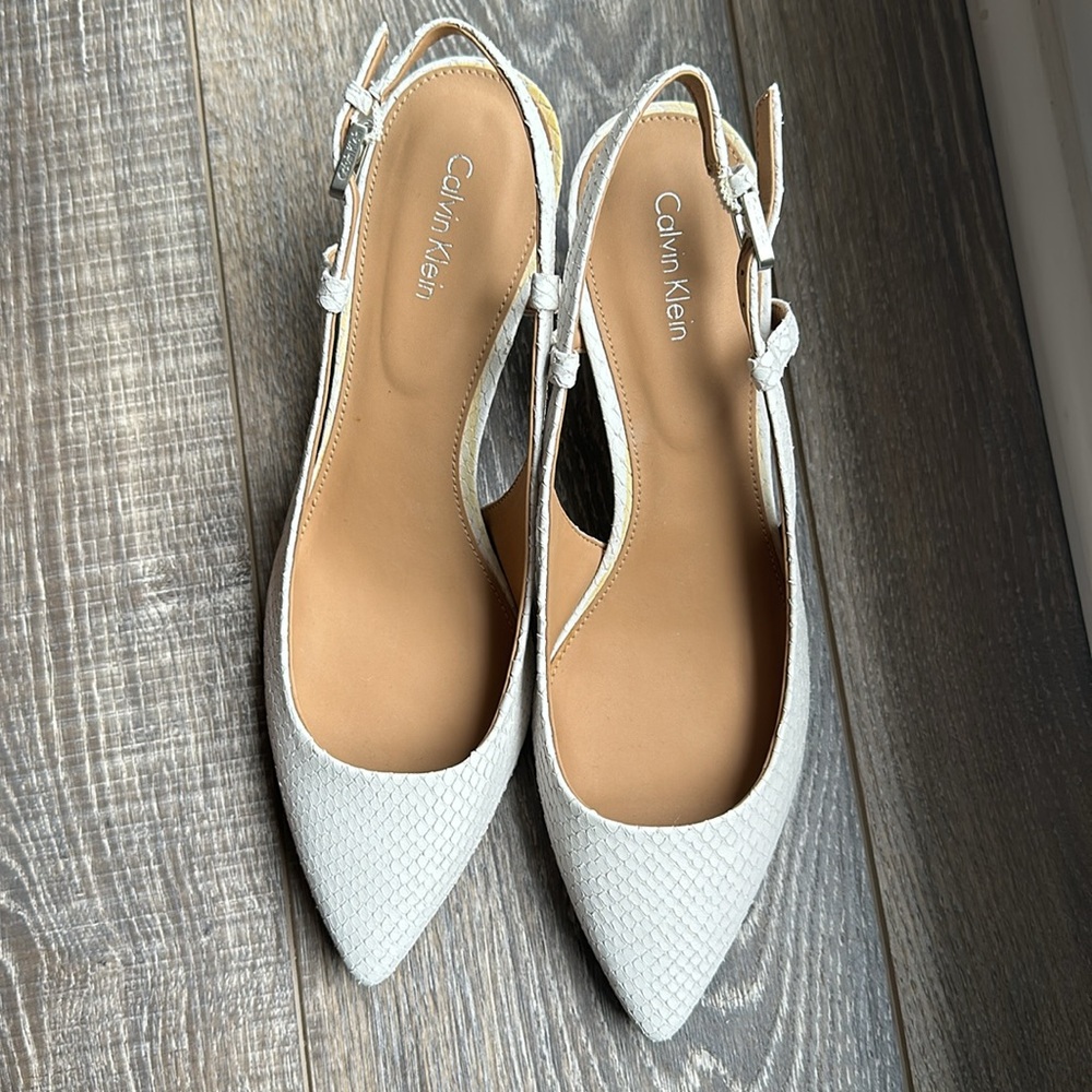 Calvin Klein classic white leather shoes 8.5